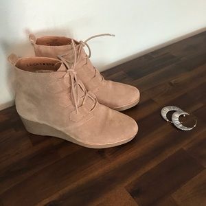 Lucky Brand I Tan Wedge Boots Size 7